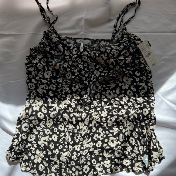 Pacsun - Kirra | Medium Floral white & back Top / cami - Picture 2 of 6
